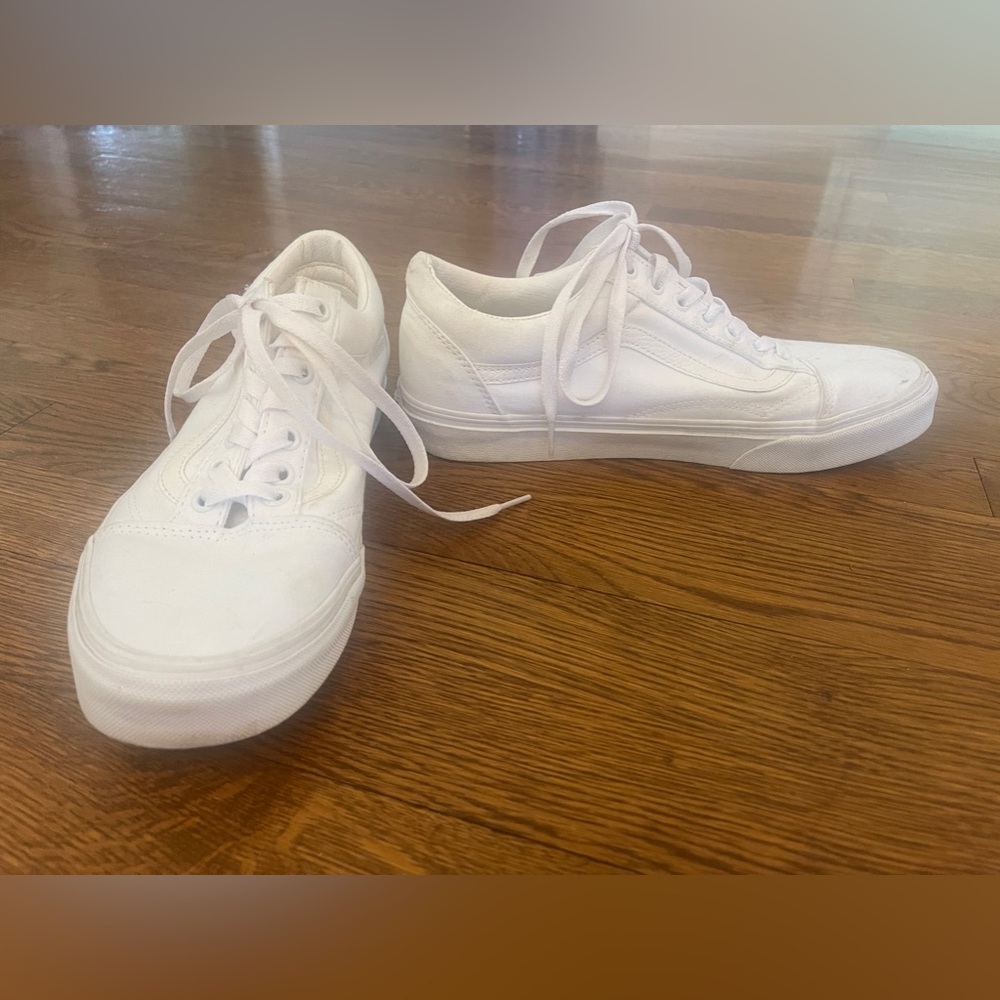 Men’s lightly worn Vans size 9